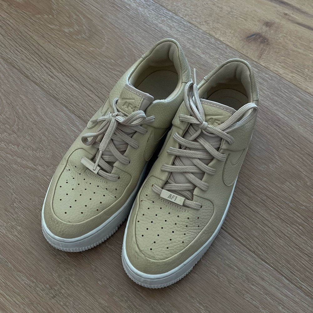 Nike Women’s Air Force 1 AF1 LOW 2 DESERT & WHITE